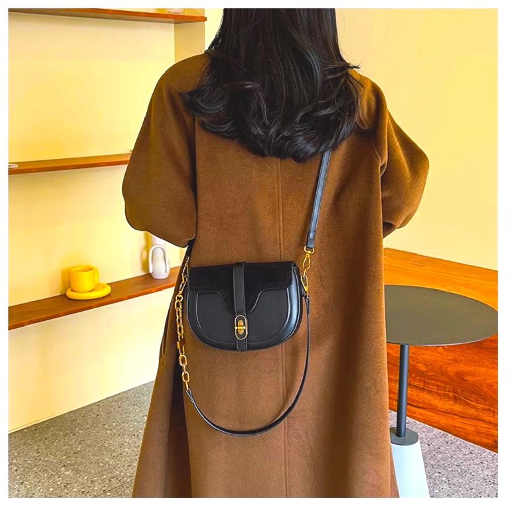 Elegant Black Leather Crossbody Bag